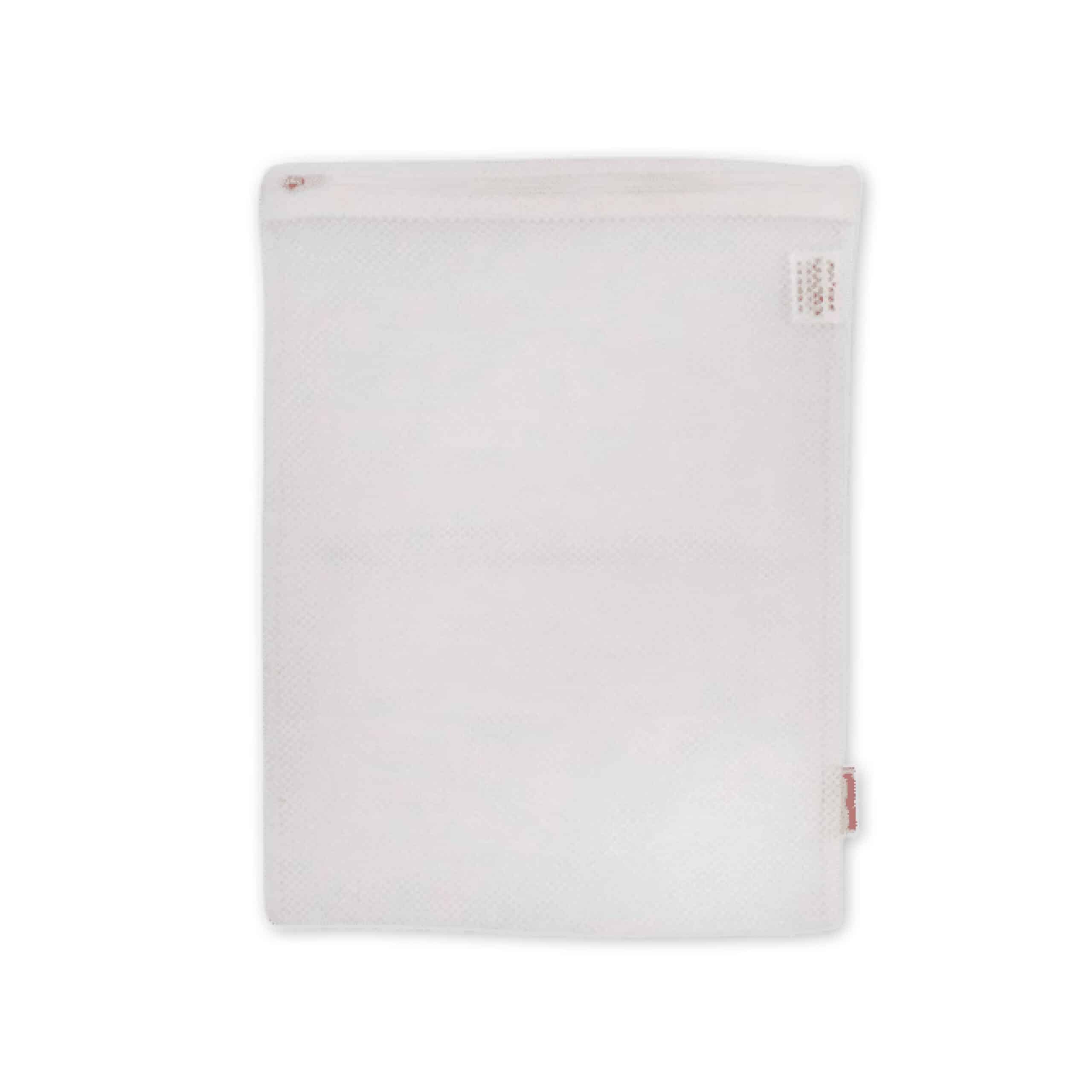 Imse Vimse waszak van 29 x 38 cm in wit met ritssluiting – ideaal voor het bewaren of vervoeren van wasbare luiers of natte kleding.