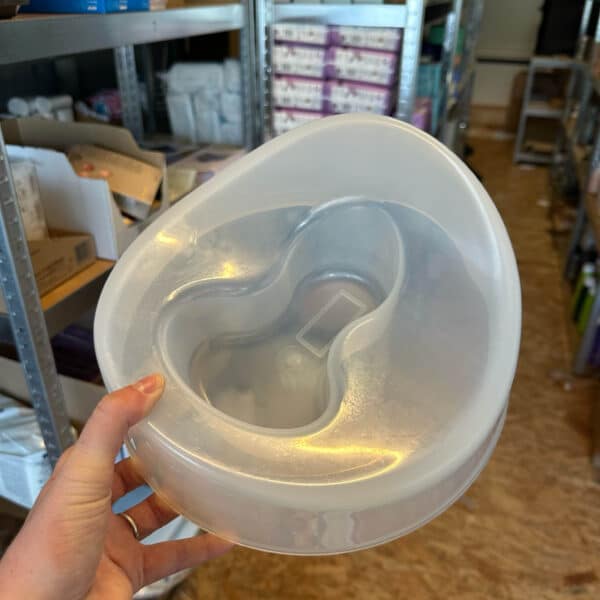 Anatomisch plaspotje van Ecopitchoun voor baby’s vanaf 8 maanden, gemaakt van composteerbaar plantaardig materiaal en ontworpen voor een natuurlijke hurkhouding.