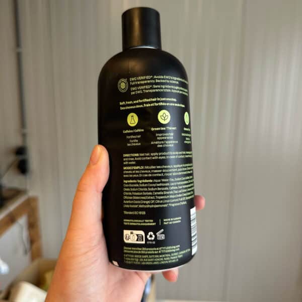 Fles Attitude shampoo en conditioner voor mannen met meer dan 97% natuurlijke ingrediënten.