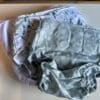 Witte Blümchen wasbare luieroverbroek voor oudere kinderen en volwassenen, geschikt voor gebruik met losse absorberende inleggers.