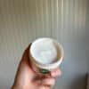 Natuurlijke buik- en lichaamscrème met sheaboter, olijfolie en jojobaolie voor een zachte, soepele en gehydrateerde huid.