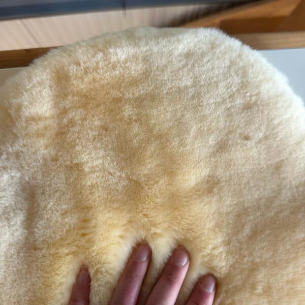 Zachte schapenvacht voor je baby van Pure Baby Love, natuurlijk en thermoregulerend voor wieg, box of kinderwagen