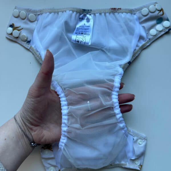 Popolini zwemluier close-up van stof en afwerking