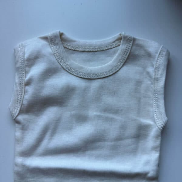 Lotties babyromper mouwloos voor zachte en natuurlijke babykleding