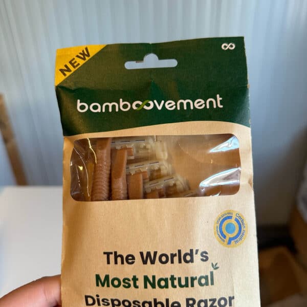 Plasticvrije wegwerpscheermesjes van Bamboovement met Zweedse mesjes