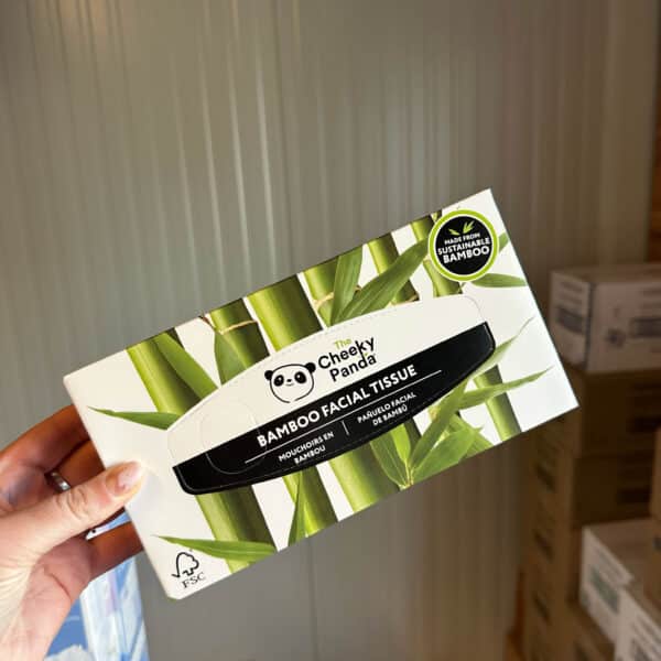 Zachte bamboe tissues van The Cheeky Panda in een handige doos met 80 stuks.