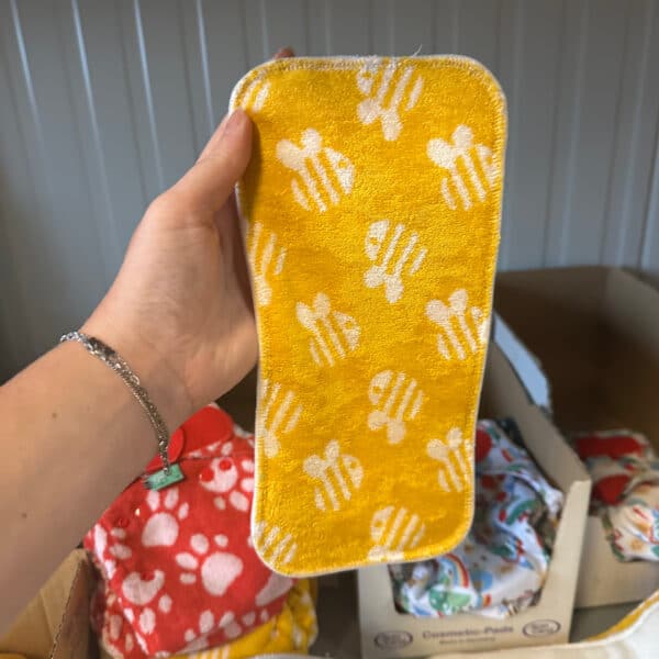 Newborn pad booster TotsBots extra inlegger voor wasbare luiers duurzaam absorberend en herbruikbaar verkrijgbaar bij Pure Start