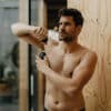 Kaerel Deodorant – natuurlijke deodorant voor mannen in een stijlvolle blauwe verpakking, zonder aluminium en parabenen.