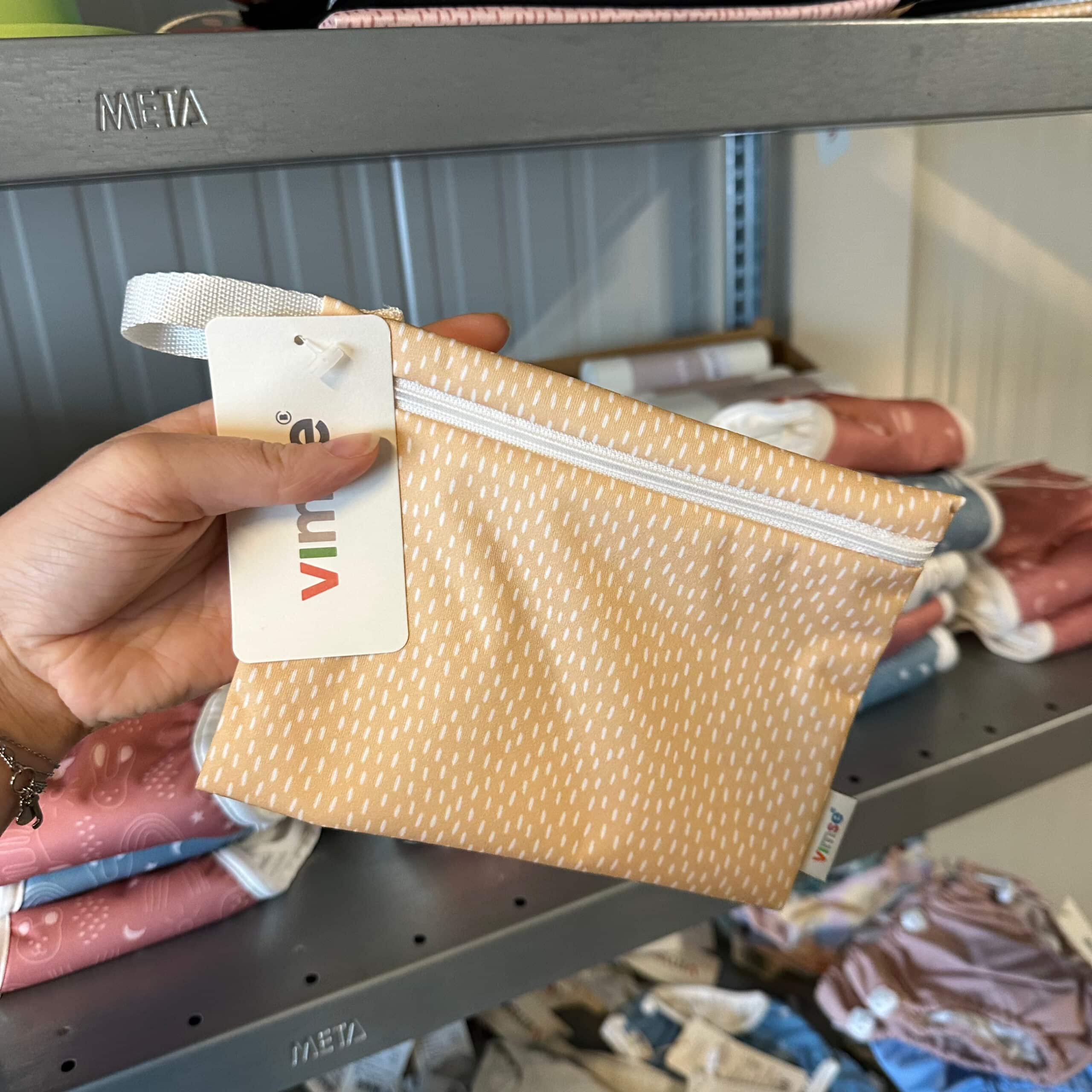 Imse Vimse mini wet bag in diverse kleuren – compacte, waterdichte en wasbare opbergtas voor herbruikbare watjes, babydoekjes of kleine accessoires