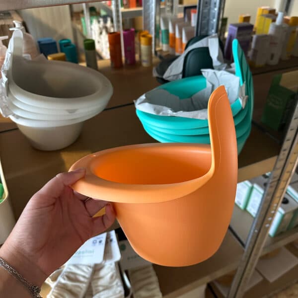 Easypisi BZC plaspotje perzik – ergonomisch en compact babypotje, ideaal voor zindelijkheidstraining vanaf de eerste maanden.