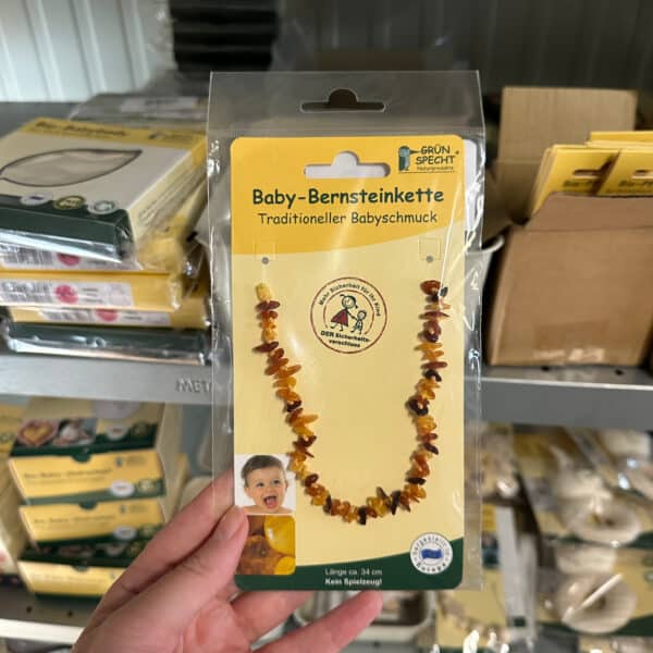 Grünspecht barnsteen babyketting – stijlvolle en natuurlijke ketting met barnsteenkralen voor baby’s.