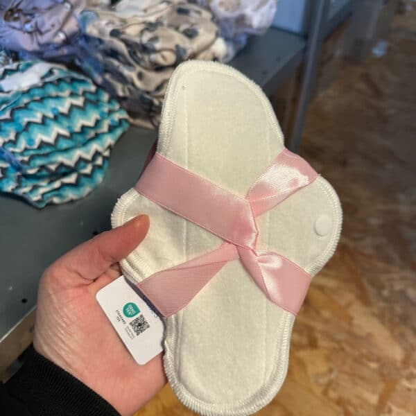 Wasbare inlegkruisjes van biologisch katoen van Blümchen – zachte herbruikbare pantyliners voor dagelijks gebruik.