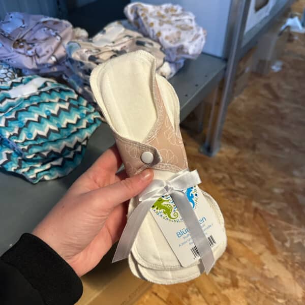 Wasbare inlegkruisjes Floral Rosewood 3 stuks van biologisch katoen en hennep van Blümchen – duurzame herbruikbare pantyliners.