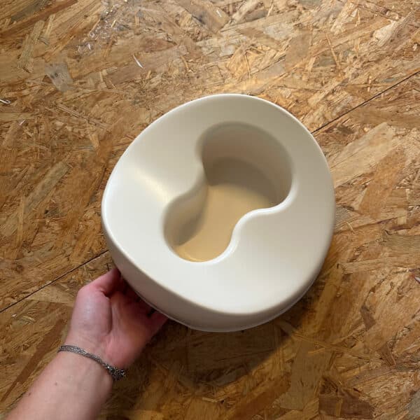 Ecopitchoun anatomisch plaspotje naturel – ergonomisch en duurzaam babypotje van bioplastic, ideaal voor zindelijkheidstraining.