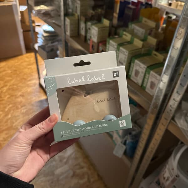 Label Label houten bijtspeeltje konijn blauw – duurzaam natuurlijk bijtspeeltje voor baby’s.