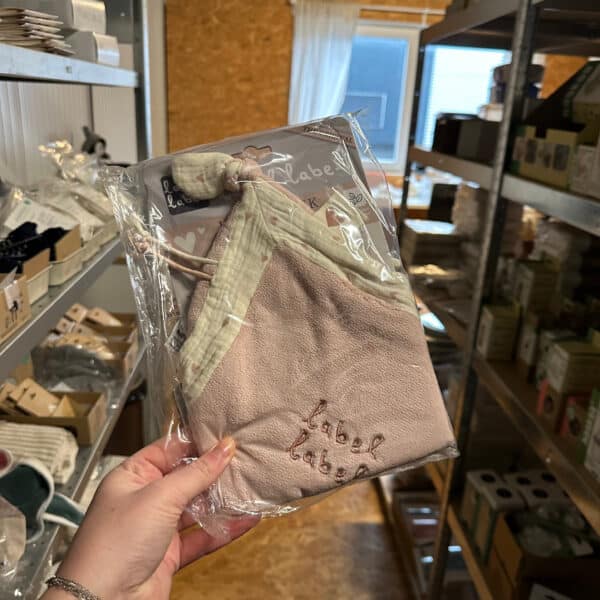 Knuffeldoekje roze van Label Label – zacht troostdoekje voor baby’s en peuters.