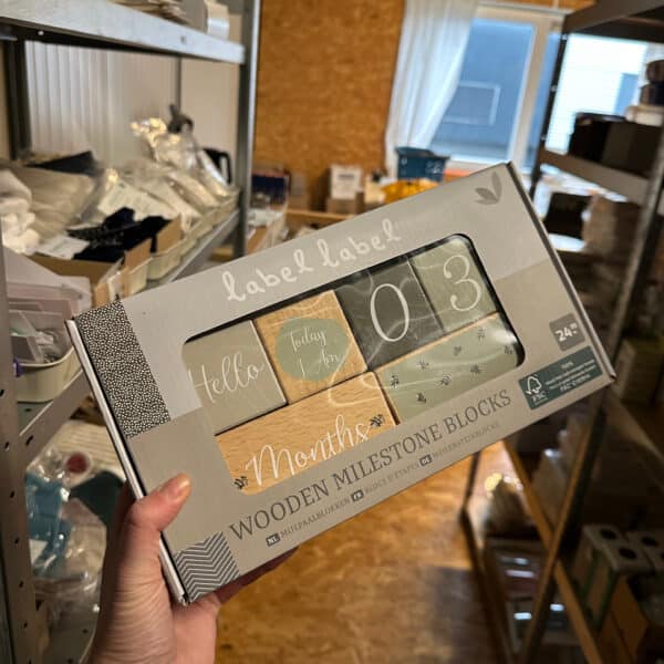 Mijlpaal blokken hout Olive van Label Label – houten milestone blokken voor babyfoto’s en herinneringen.