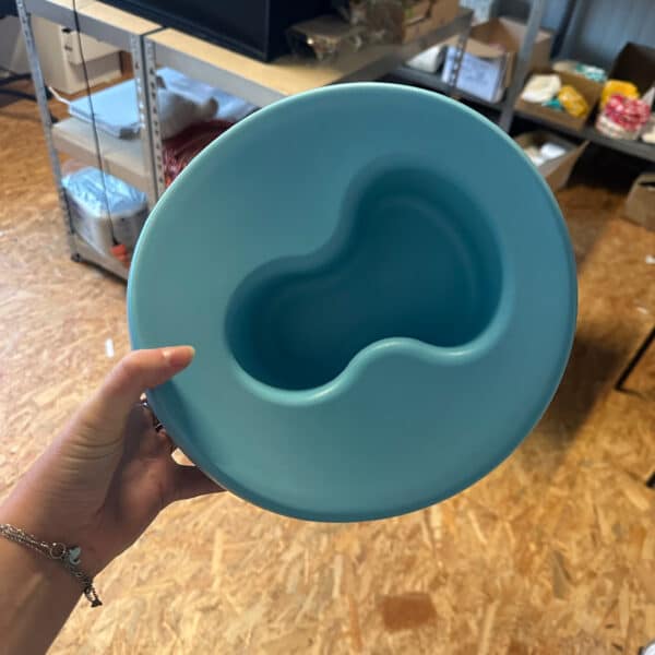 Anatomisch plaspotje blauw Ecopitchoun ergonomisch duurzaam potje voor zindelijkheidstraining comfortabel en milieuvriendelijk verkrijgbaar bij Pure Start