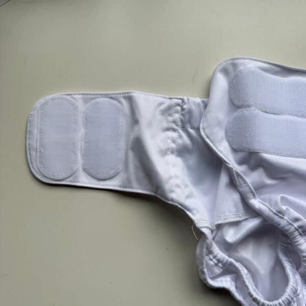 Wasbare overbroek junior en volwassene wit – Blümchen luier overbroek