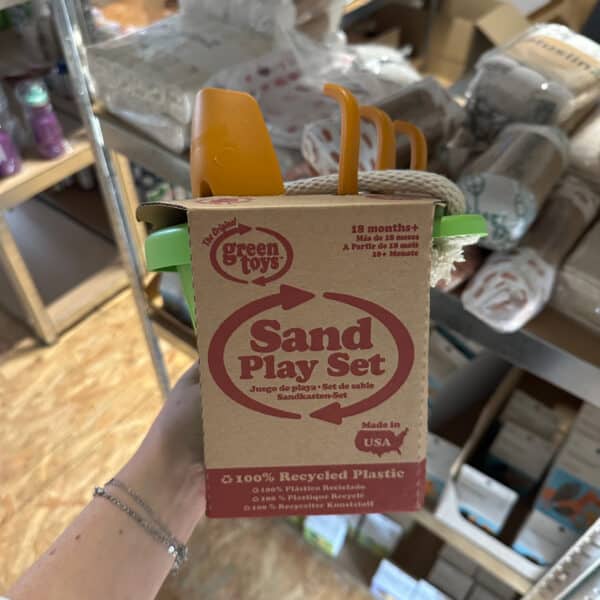 Green Toys strandemmer met schepje, harkje en vormpje – duurzaam strandspeelgoed van gerecycled plastic kopen bij Pure Start