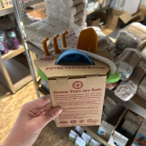 Green Toys strandemmer met schepje, harkje en vormpje – duurzaam strandspeelgoed van gerecycled plastic kopen bij Pure Start