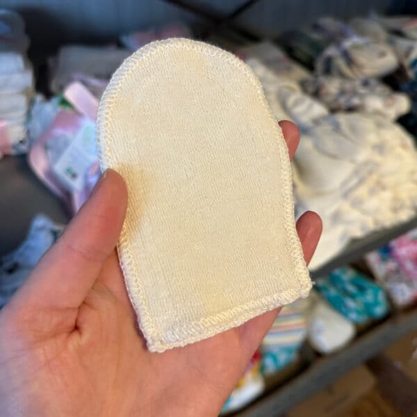 Mini washandje van biologisch katoen, ecru kleur.