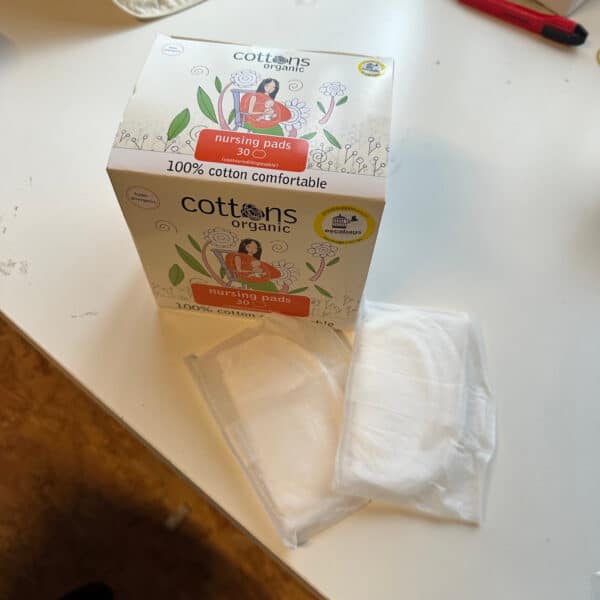 Cottons biologische zoogkompressen zachte ademende en hypoallergene borstkompressen van biologisch katoen voor borstvoeding verkrijgbaar bij Pure Start