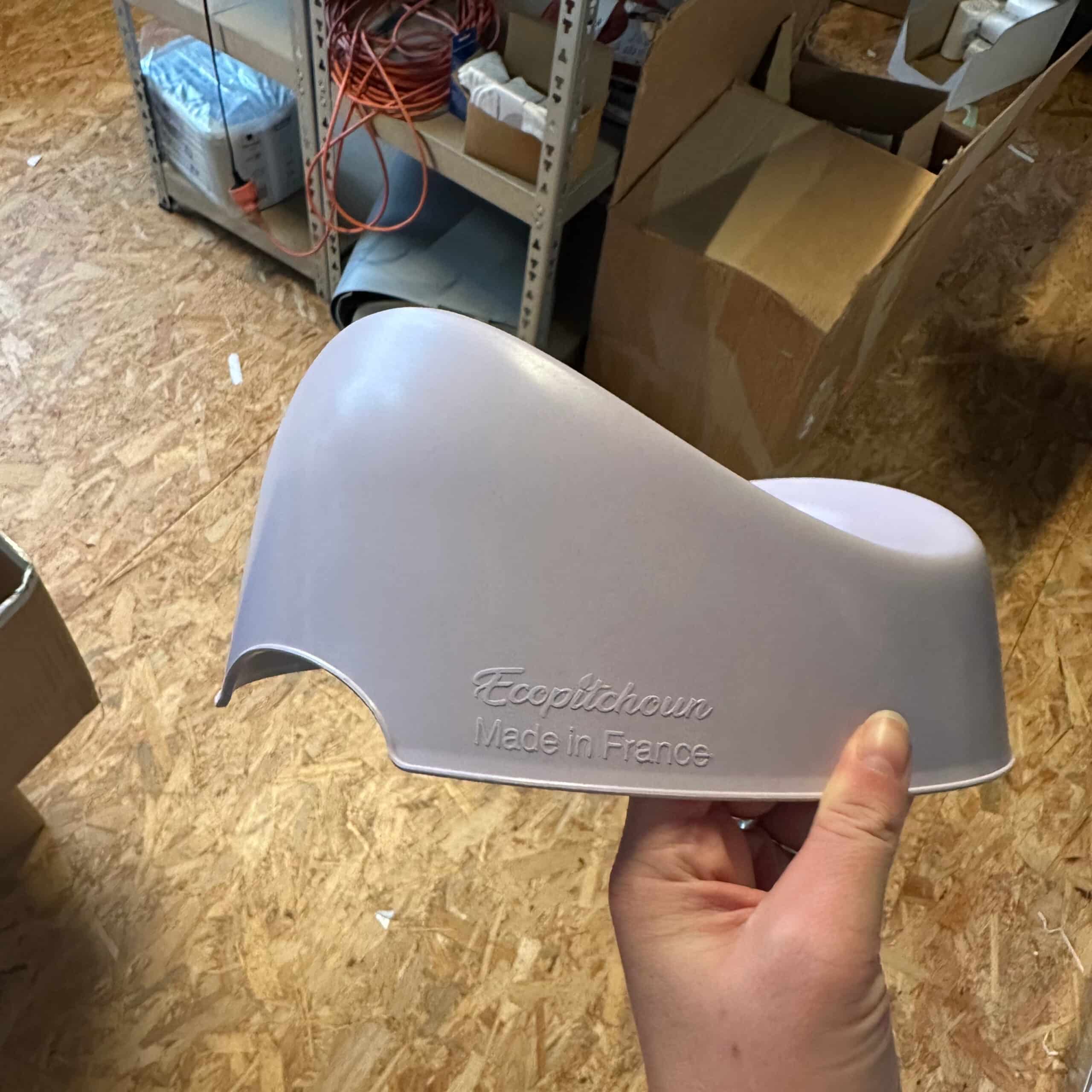 Anatomisch plaspotje paars Ecopitchoun ergonomisch duurzaam potje voor zindelijkheidstraining comfortabel en milieuvriendelijk verkrijgbaar bij Pure Start