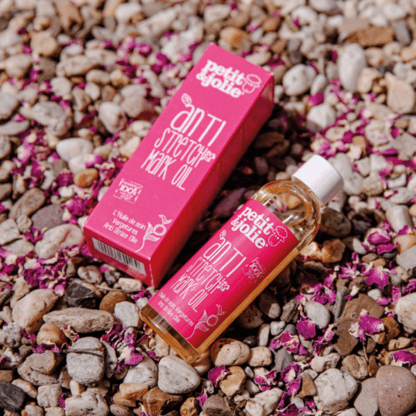 Flesje Petit&Jolie Anti-Striae Olie – natuurlijke verzorgingsolie voor de huid tijdens de zwangerschap. Hydrateert, verzacht en helpt striae te verminderen.
