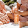 Flesje Petit&Jolie Baby Massage Olie – 100% natuurlijke olie voor een zachte en ontspannen babymassage. Hydrateert en verzorgt de gevoelige babyhuid.