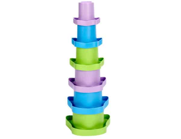 Toren van stapelbekers van Green Toys gerecycled plastic speelgoed.