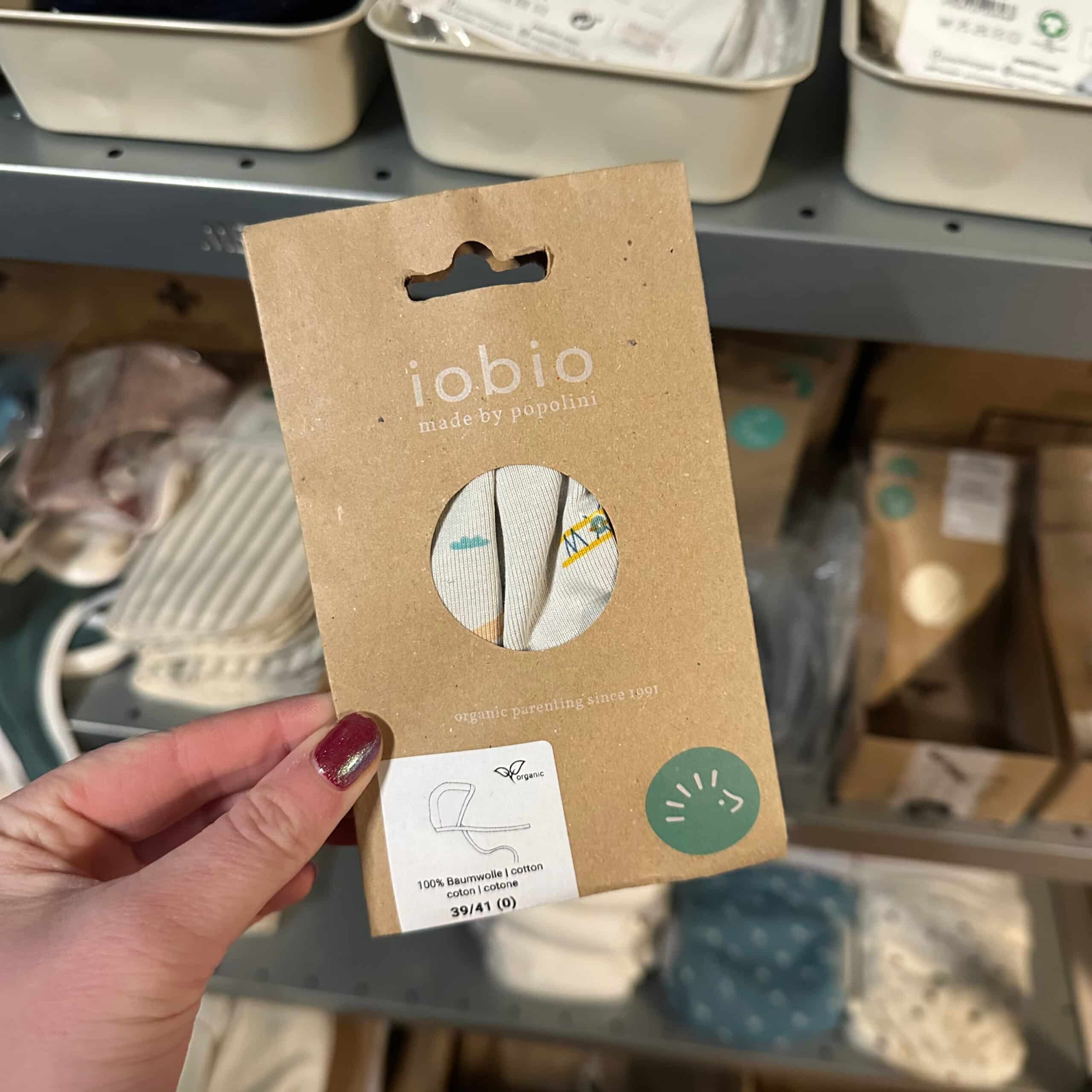 Popolini strikmutsje van rib katoen met planes print, zacht en comfortabel babymutsje