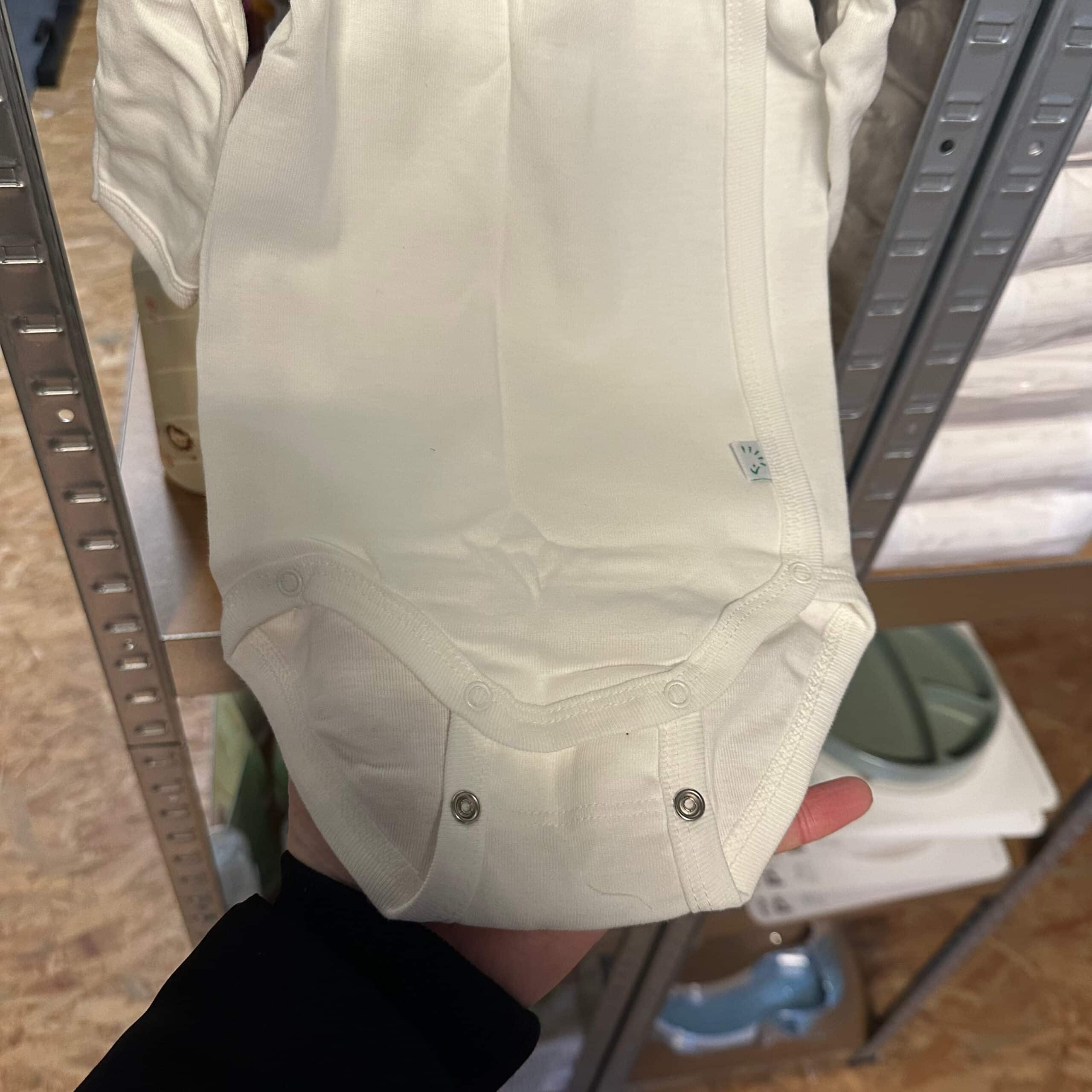 Popolini overslagromper van ecru katoen, zachte en comfortabele romper voor baby’s