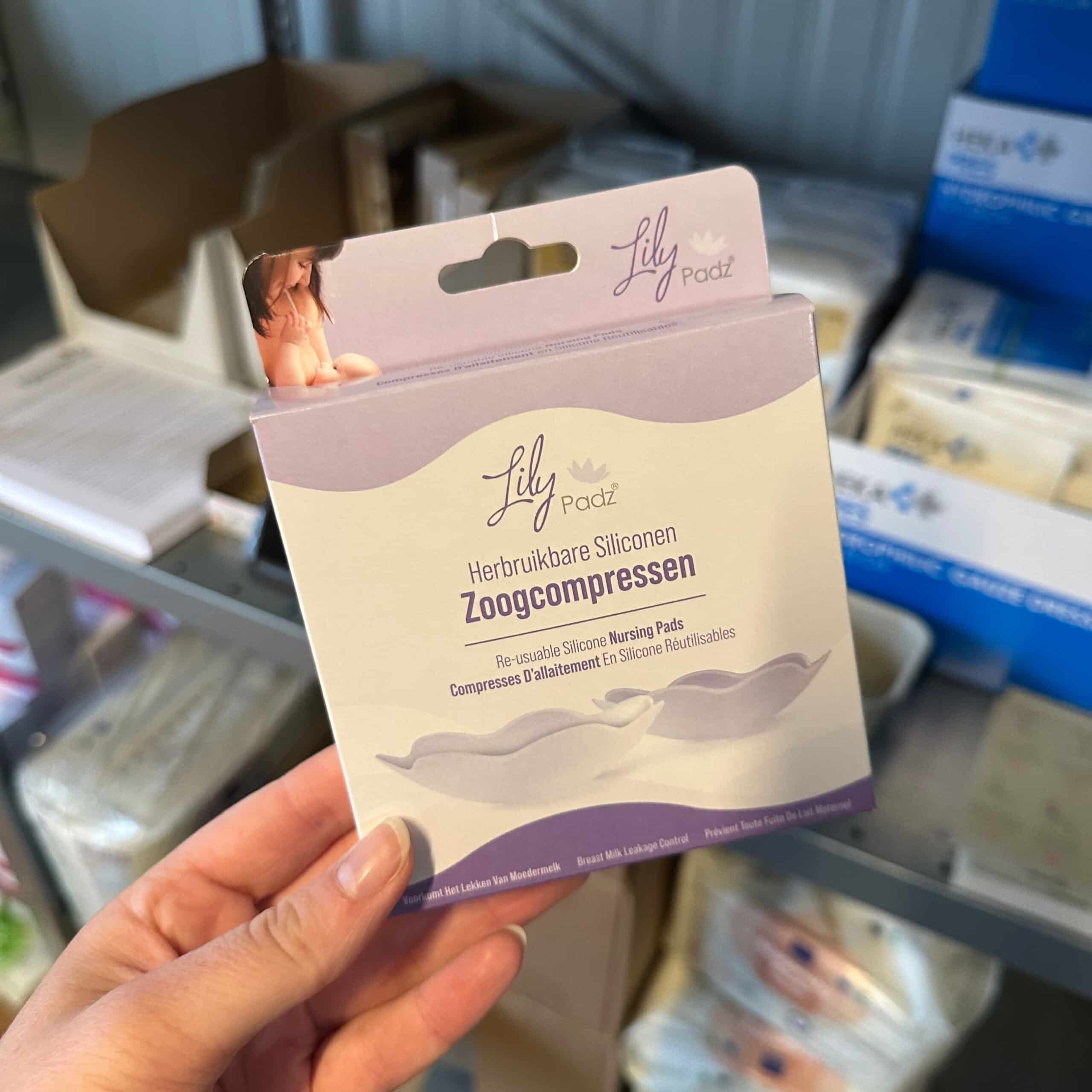 Lilypadz zoogkompressen – herbruikbare en onzichtbare siliconen zoogkompressen voor borstvoeding, comfortabel en lekvrij, verkrijgbaar bij Pure Start