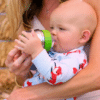 Baby met klein Klean Kanteen baby drinkflesje RVS
