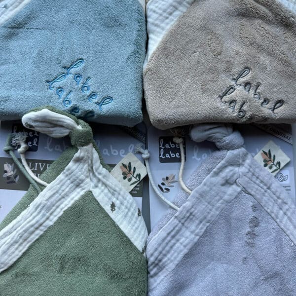 Zacht knuffeldoekje van Label Label met labeltjes