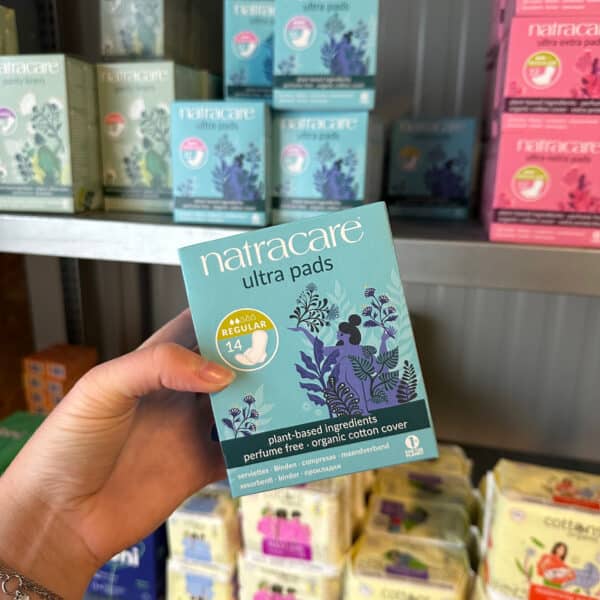 Natracare maandverband ultra pads regular van biologisch katoen, plasticvrij en ademend bij Pure Start