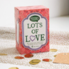Verpakking van Natural Temptation Lots of Love thee, een biologische kruidenmelange in een kleurrijke en liefdevolle verpakking, ideaal voor een ontspannend moment.