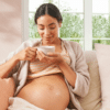 Verpakking van Weleda Mama Bio Borstvoedingsthee, een biologische kruidenmelange speciaal ontwikkeld voor moeders die borstvoeding geven, met een kalmerende en ondersteunende werking.