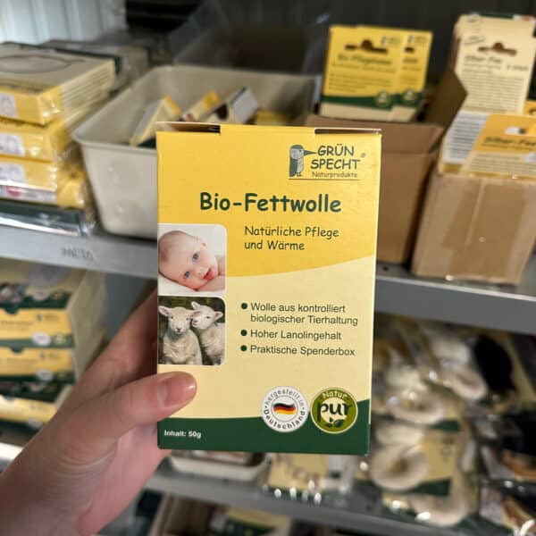 Grünspecht biologische heilwol – ruwe schapenwol van biologische herkomst, verzachtend en verzorgend voor de huid van baby en volwassene.