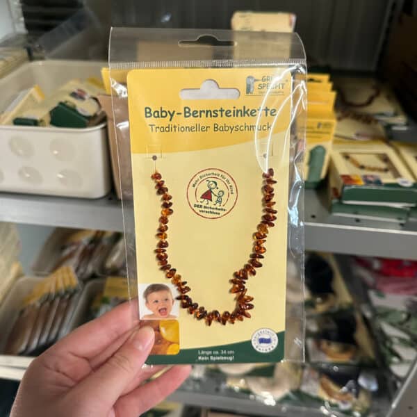 Grünspecht barnsteen babyketting cognac ovaal – natuurlijke ketting met ovale barnsteenkralen, stijlvol en comfortabel voor baby’s.