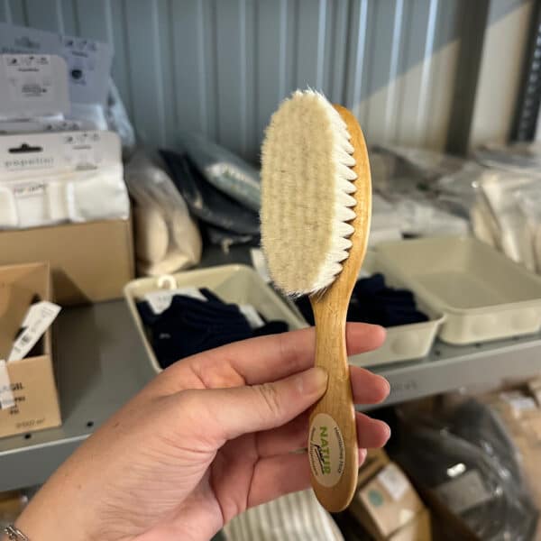 Popolini baby haarborstel geitenhaar – zachte en natuurlijke borstel voor de gevoelige babyhuid en het fijne haar