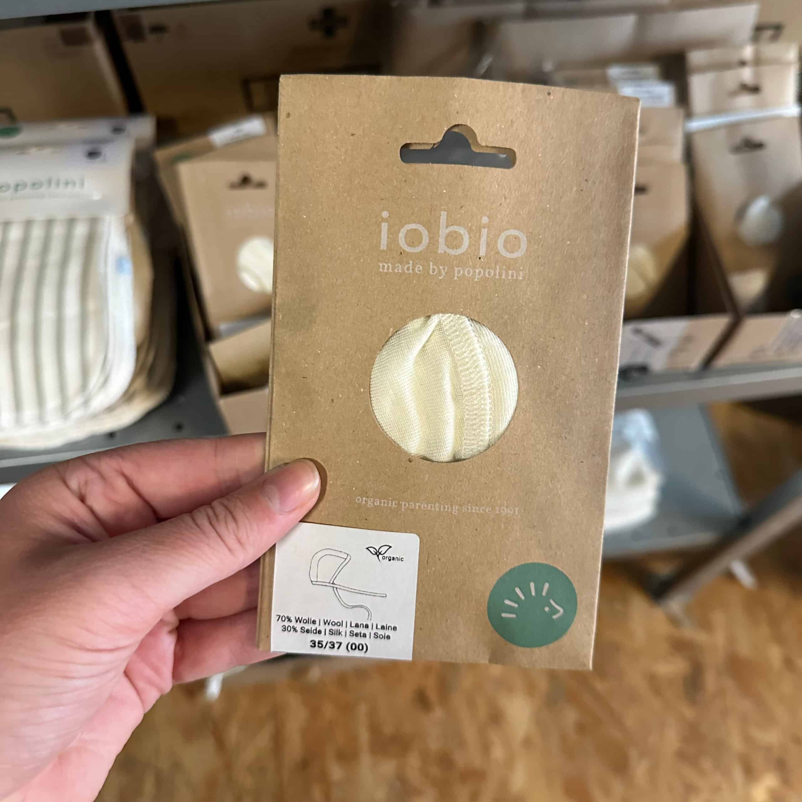 Popolini strikmutsje zijde wol – warm en ademend babymutsje met striklintjes, gemaakt van natuurlijke zijde en wol