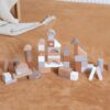 Houten blokken set nougat op de grond.
