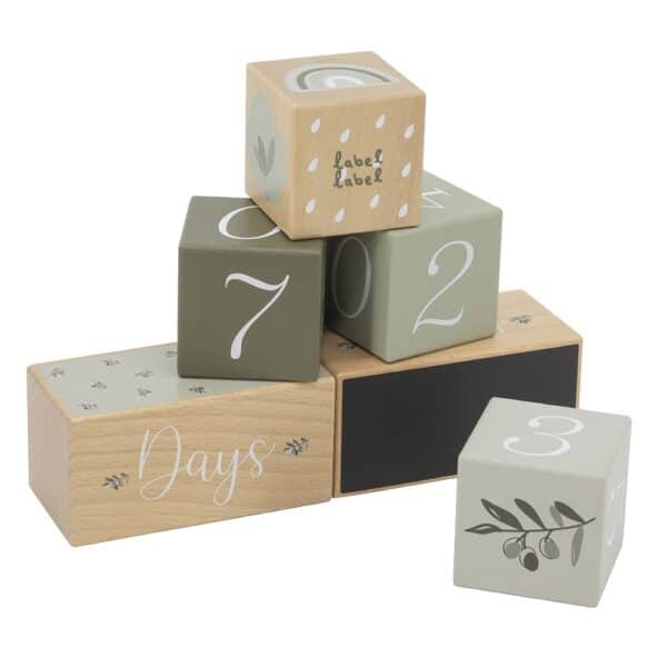 Set van 6 mijlpaalblokken van Label Label in kleur Olive.