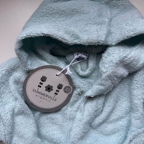 Zachte kinderbadjas ijsblauw biologisch katoen na badderen