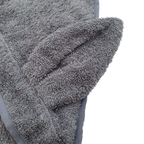 Grijze badcape met oren detail.