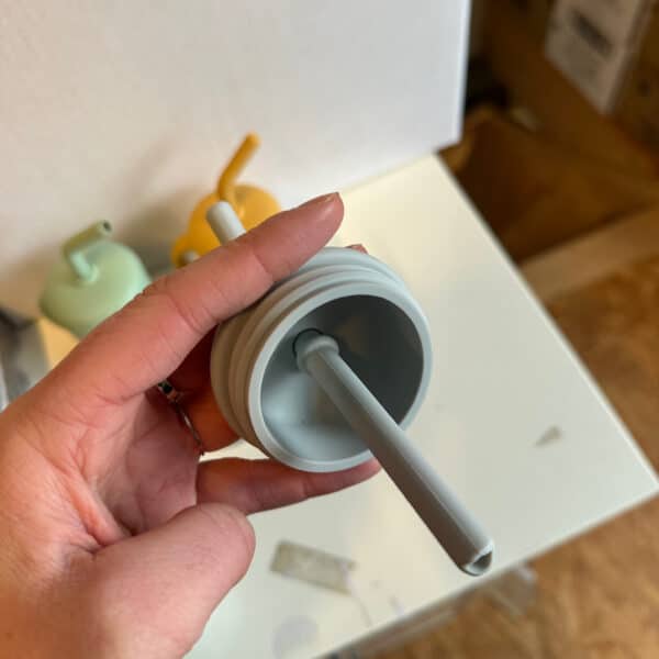 Siliconen beker met rietje in diverse kleuren van Summerville Organic – zachte en herbruikbare drinkbeker voor kinderen