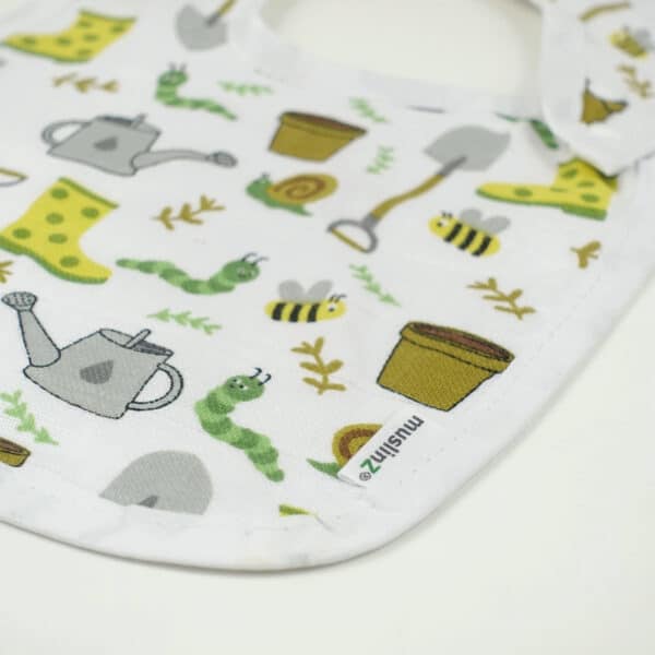 Muslinz slabbetje van biologisch hydrofiel katoen met Tuin print