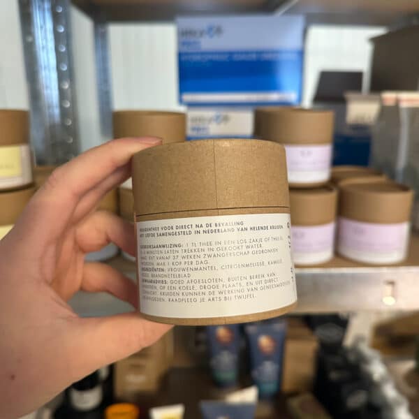 Strength beval thee vrouwenmantel en rozenblaadjes 15 gram The Chamomile Collective – natuurlijke bevallingsthee kopen bij Pure Start